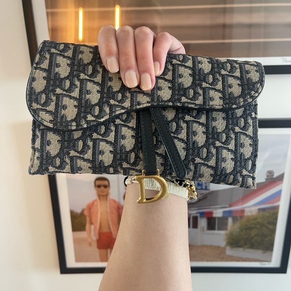 Dior Saddle Wallet on chain - Picture 3 of 8